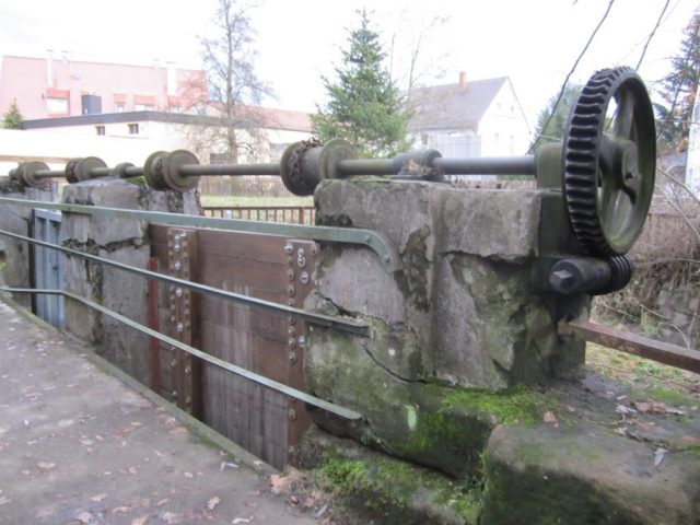 Altes Wehrgetriebe für Überlaufwehr