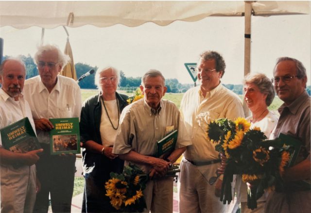 v.l.n.r.: W. Sauer (SC), Herr und Frau Brouer (erste Vorsitzende des Rednitztalvereins), RA Schäfer (Gründungvors.), BN Chef Prof Weiger, Frau Sauer (SC), Herr Wildner LBV.)