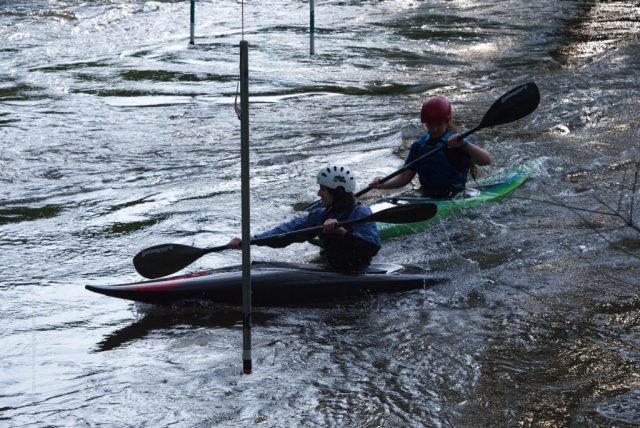 Kanuwettkampf zwischen den Toren