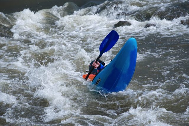 Kanutraining im Wildwasser