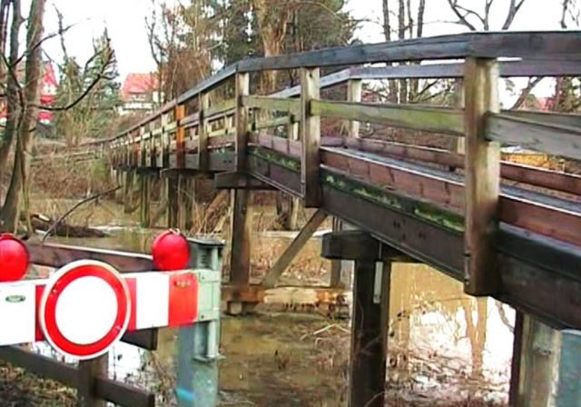 Hochwassersteg bei der Entengrabenmündung in Funktion - ©MS